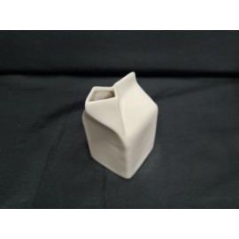 Фарфоровая ваза "Молочный пакет", бежевый, 12 см, TM LEANZA